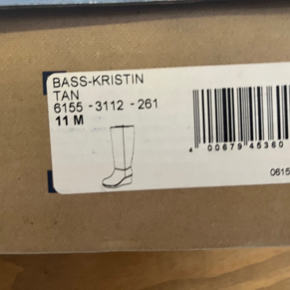 Women’s Sz 11 brown knee high boots. New